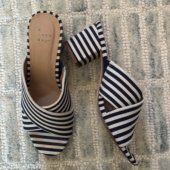 A New Day Navy and White Striped Block Heels Size 8 - Picture 2 of 4